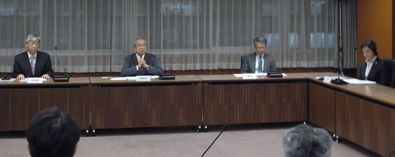 午後7時から始まった第三者委員会。議論は2時間に及んだ