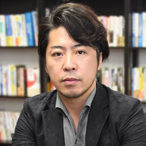 巻口成憲氏