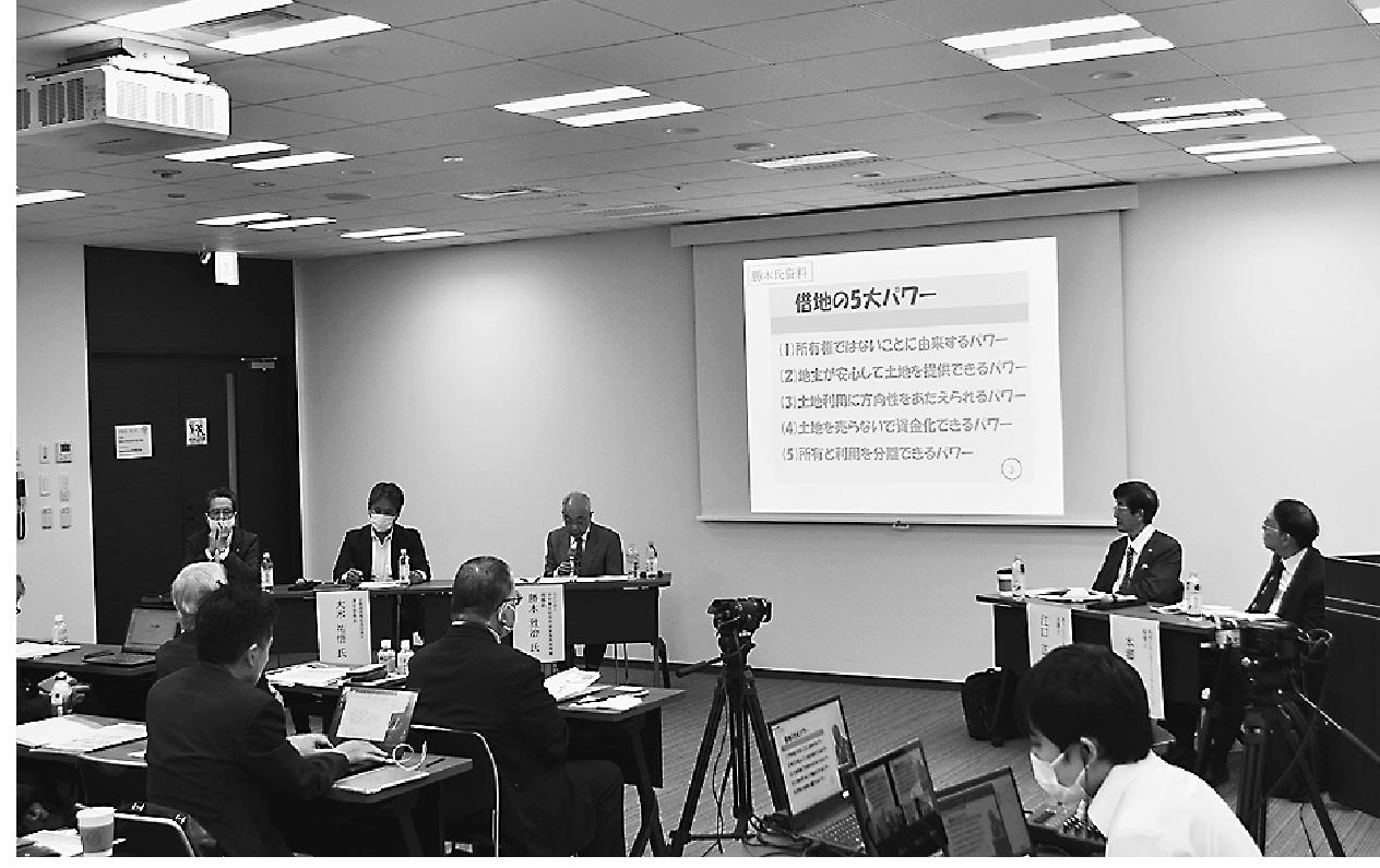 パネルディスカッションでは制度誕生から約30年が経過した定期借地権の過去・現在・未来をテーマに議論が進められた。20年後に期限が迫っている案件もあるため、実務家の大木氏からは期間終了時に懸念されていることについて江口弁護士に法律上の考え方を確認する場面も見られた